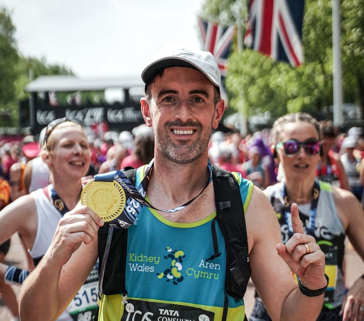 Tenby’s Adam Hughes is now one step away from completing his epic year-long fundraising challenge in celebration of the 10th anniversary of his life-saving kidney transplant, after he completed the London Marathon in what were hot and humid conditions on Sunday, April 27.