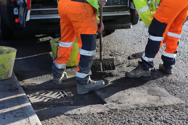 Green light given for pothole repairs to begin on major Welsh roads