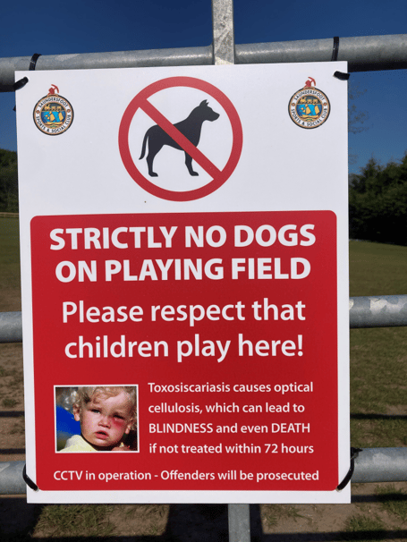 dog sign Saundersfoot
