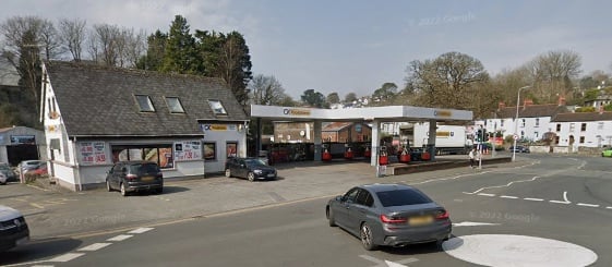 Plans to remodel a Tenby supermarket and filling station with a holiday let have been submitted to the National Park.