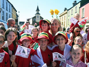 Thousands join National Eisteddfod Proclamation parade in Narberth