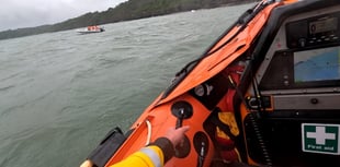 Tenby RNLI rescues boat with engine trouble off Amroth