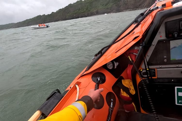 On Bank Holiday Monday, Tenby RNLI came to the rescue of a vessel experiencing engine issues near Amroth, safely towing it to Saundersfoot harbour.
