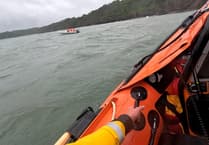 Tenby RNLI rescues boat with engine trouble off Amroth
