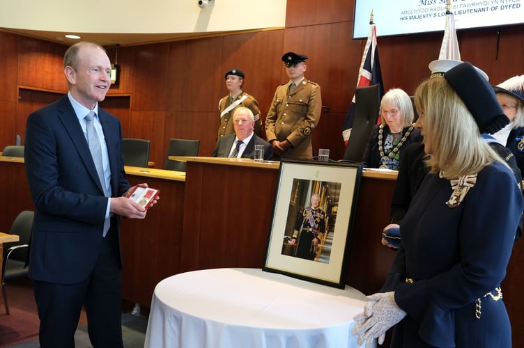 His Majesty’s Lord-Lieutenant of Dyfed presented a British Empire Medal at County Hall recently to honour local historian David Bellis at a special ceremony in the Council Chamber. 