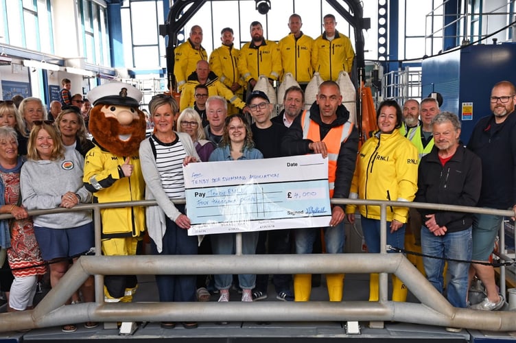 Tenby swim RNLI donation