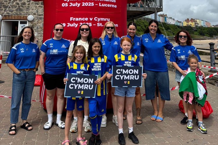 Kilgetty women, girls and coaches visited the giant shirt in Tenby Harbour