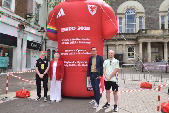 Carmarthenshire County Council Leader, Cllr Darren Price, Cabinet Member for Regeneration, Leisure, Culture and Tourism, Cllr Hazel Evans, and Cllr Glynog Davies, Cabinet Member for Education and Welsh Language, were among those in attendance earlier today to show their support and pose for photos beside the shirt.