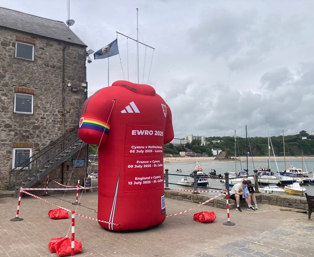 Wales ‘Ein Crys Cymru’ giant football shirt stops at Tenby Harbour
