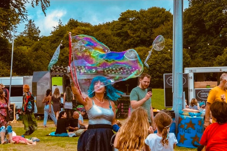 Giant bubbles at VegOut West Festival