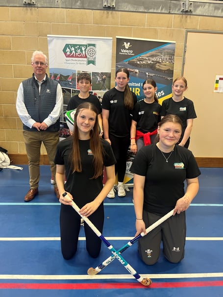 Stephen Thorton from Valero pictured with Young Ambassadors from Ysgol Bro Gwaun. 