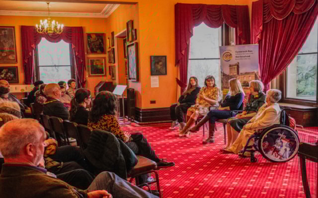 The exhibition opended at Parc Howard Museum on International Women’s Day, and will run until October 19.