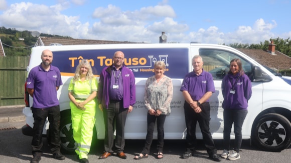 Carmarthenshire County Council has launched Tim Tacluso Tai, a new maintenance and cleansing service which focuses on enhancing Council owned homes and estates.