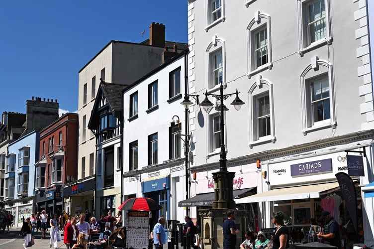 The third issue Cllr Phillips said was that, on occasion last holiday season people, particularly the elderly and others with mobility issues, had been unable to sit in Tudor Square due to hair braiders and the like occupying benches with their equipment.