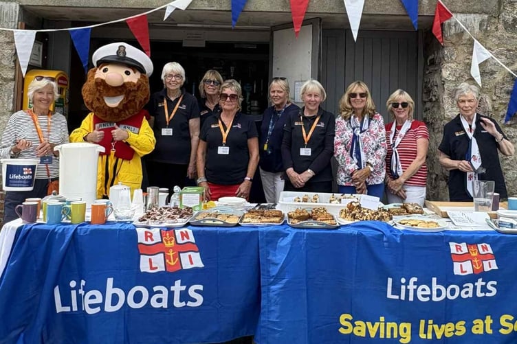 Tenby RNLI fundraisers’ Brew for the Crew