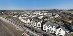 Seaside holiday cabin to remain as seasonal accommodation