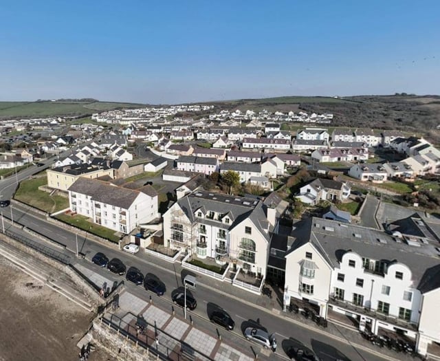 Seaside holiday cabin to remain as seasonal accommodation