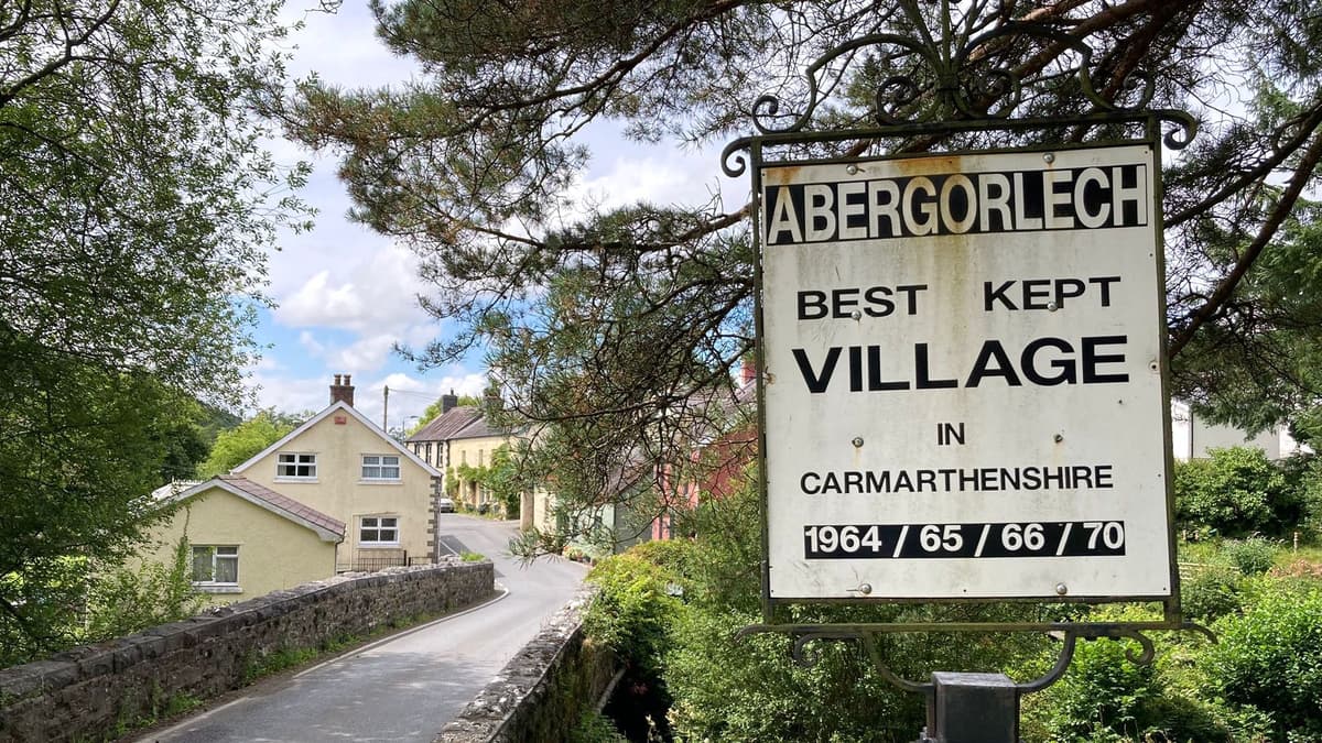 Mixed reactions to Carmarthenshire wind farm