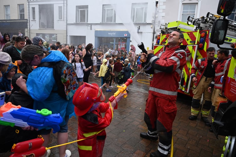 Tenby carnival water fight