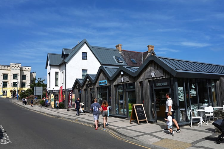 Saundersfoot shops