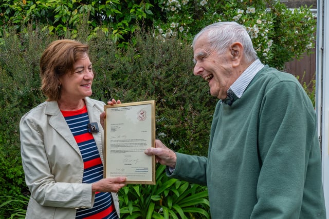 Wales' First Minister honours Saundersfoot veteran on VJ Day