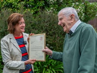 Wales' First Minister honours Saundersfoot veteran on VJ Day