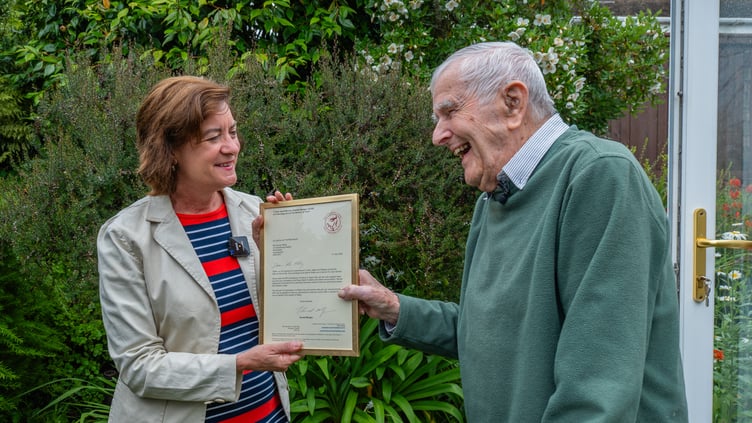 Wales' First Minister honours Saundersfoot veteran on VJ Day Duncan Hilling