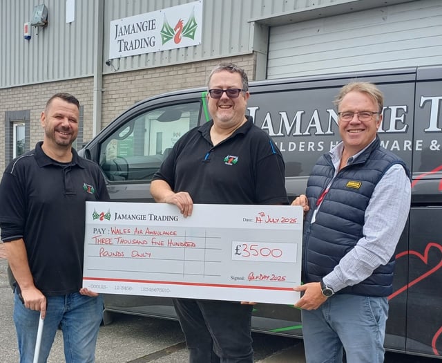 Pembrokeshire business' golf day raises £3,500 for Wales Air Ambulance