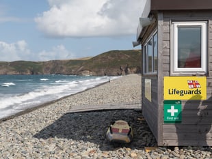 RNLI warns of dangerous surf over holidays