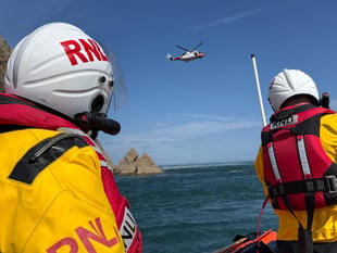 WATCH: Tenby RNLI and Coastguard race to rescue woman from rocks