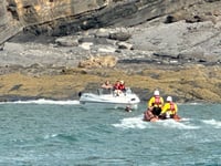 Tenby RNLI rescues boat from rocks near Saundersfoot