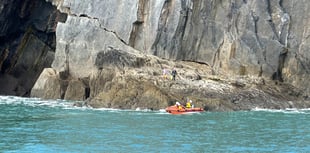 Tenby RNLI rescues stranded swimmers