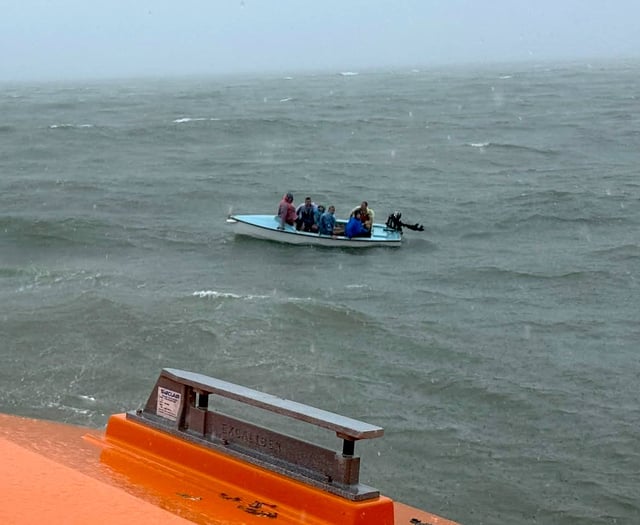 Tenby RNLI rescues six in rough seas