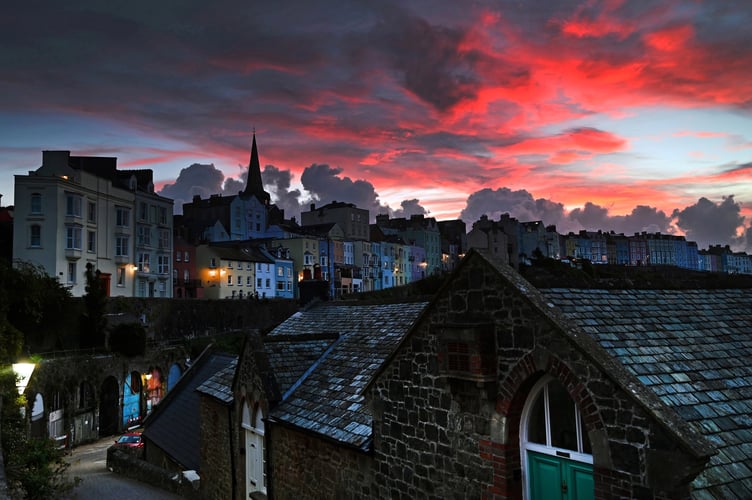 Tenby harbour dark