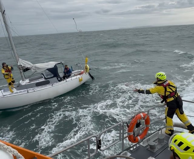 Tenby lifeboat crew rescues yachtsman in rough seas
