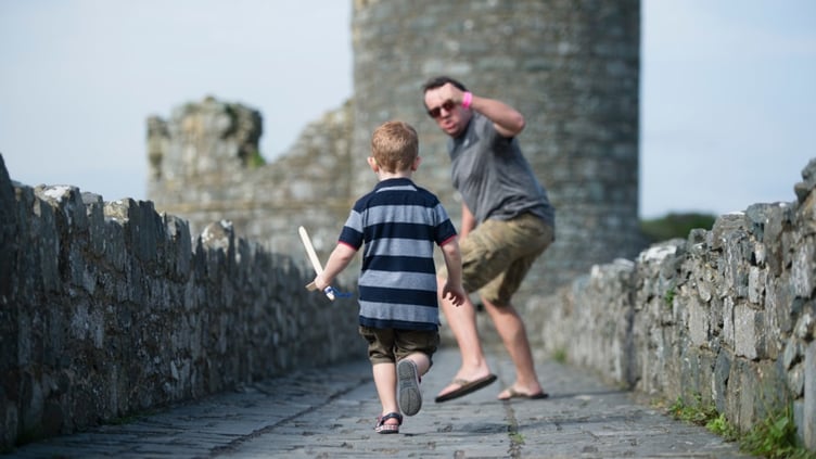 Children can explore Welsh castles for free this Sunday in honour of Owain Glyndŵr, commemorating his 1400 proclamation as Prince of Wales.