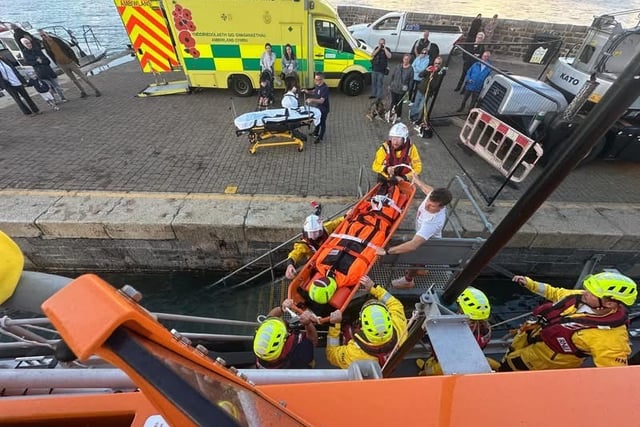 Tenby RNLI addresses tombstoning risks