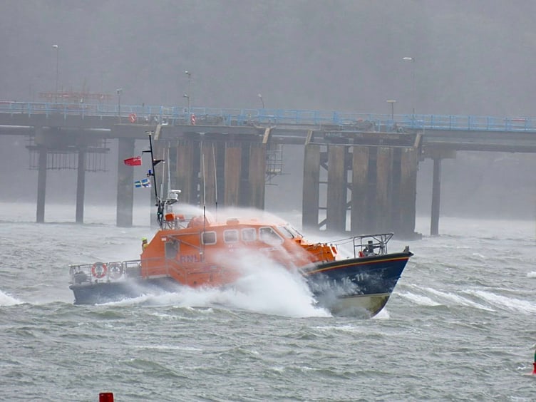 Angle Lifeboat making best speed