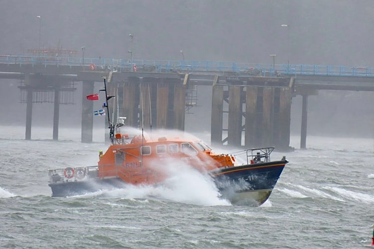 Angle Lifeboat making best speed