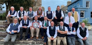Mike wins Tenby's shortest swingers' tour