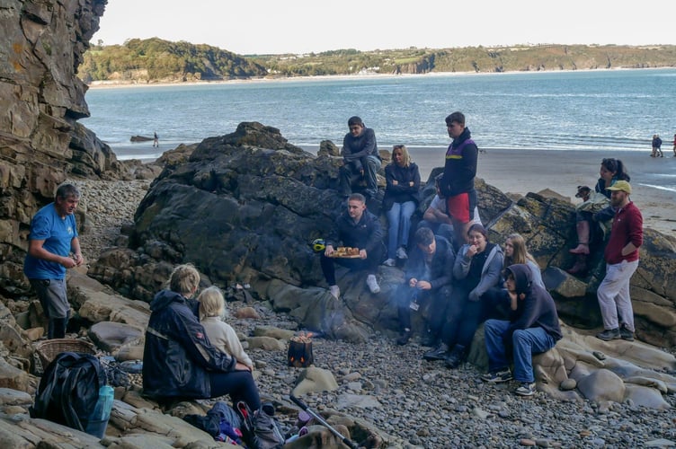 Catering and Hospitality students from Coleg Ceredigion joined Craig Evans and his lovable golden retriever, Llew, for an edible treasure hunt on Pembrokeshire’s shores.