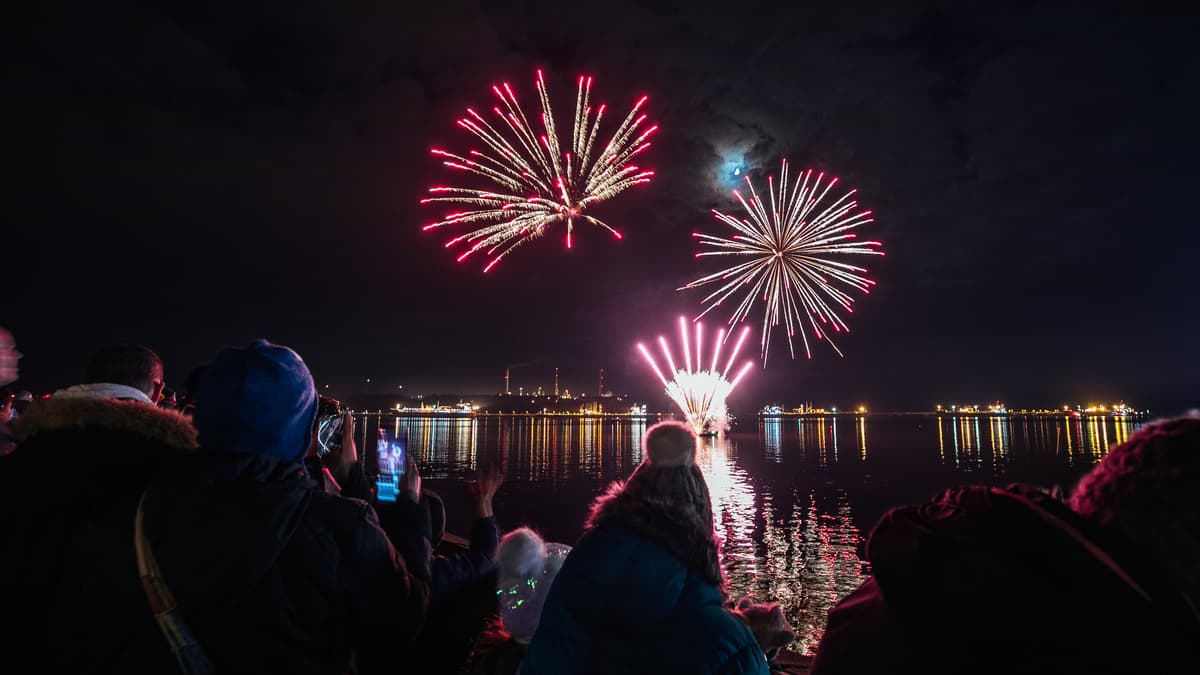 Milford Haven Round Table Celebrates 10 Years of Huge Fireworks Spe...