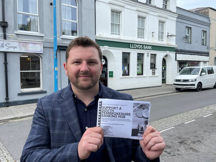 Samuel Kurtz MS has urged the UK’s cash access coordinator to reconsider a banking hub to serve South Pembrokeshire.