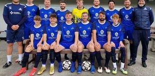 Vikngs march on with dominant win