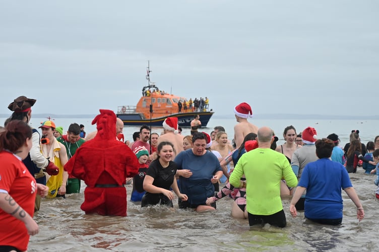 Boxing day swim Tenby