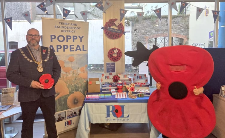 This year’s Poppy Appeal campaign for Tenby and Saundersfoot’s has officially been launched by Tenby’s Mayor.