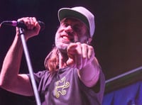 Reef mark 30 years of debut album with return to Tenby