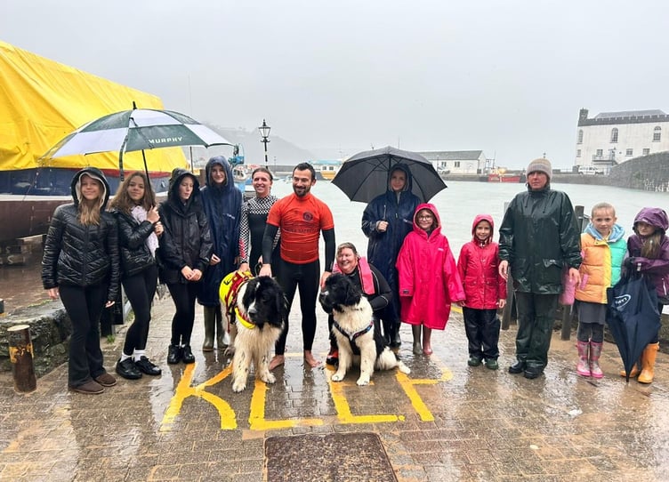 Junior members of Tenby Surf Lifesaving Club were treated to a demonstration of the work of Newfoundland water rescue dogs Bandit (5 years old) and Tahoe (18 months old) hosted by the local lifesaving club at the resorts harbour beach on 4th November 2025.