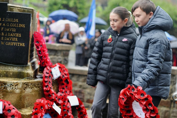 Children at Saundersfoot Remembrance 2025