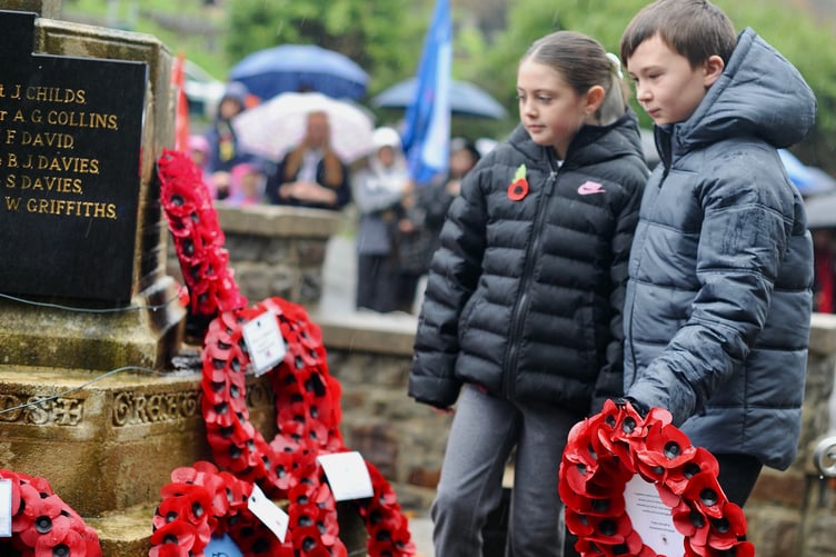 Children at Saundersfoot Remembrance 2025